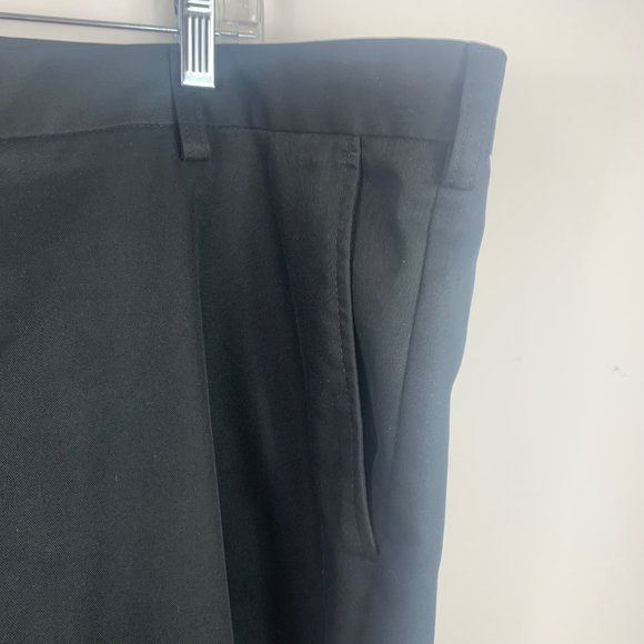 Izod Black Men's 42 Chino Golf Shorts - Picture 3 of 7